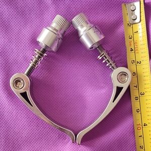 Bob Revolution Quick Release Wheel Locks Levers